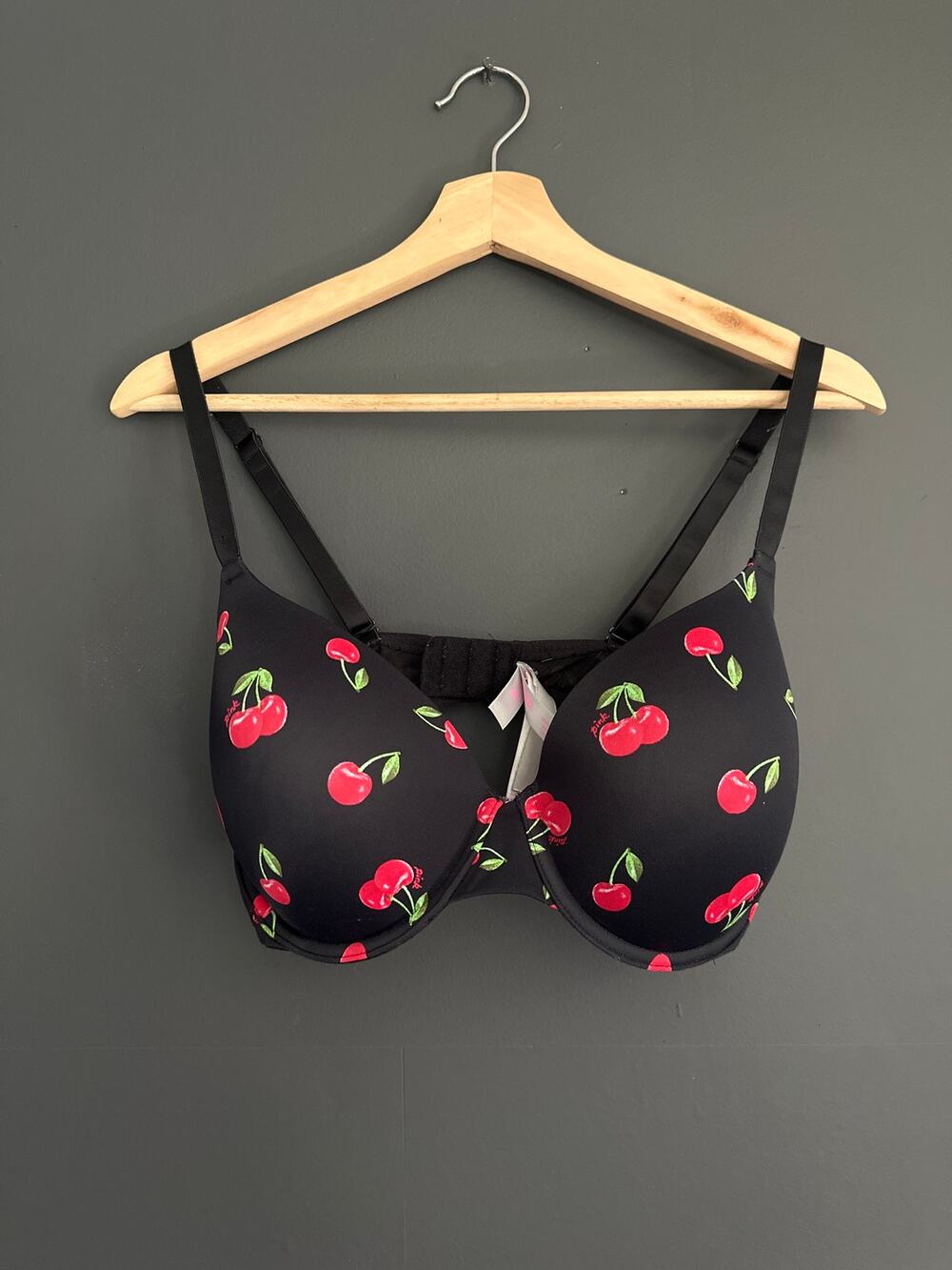 Victorias Secret PINK Wear Everywhere Push Up Bra Black Cherry Print Size 36DD